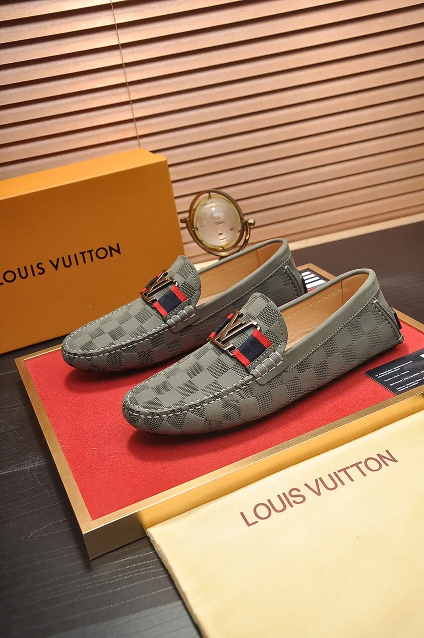 Men's men's shoes 💰420💶 [LV Doudou shoes] (water-dyed cowhide lining) new model is on the market, available on the official website. The new Doudou shoes are processed into single-color materials, and the uppers are made of imported horsehide leather. The body of the shoe is fully hemmed with mark thread, and is lined with imported original cowhide leather. The elegant shoe shape is super suitable for all-matching, and the size is 38-44.